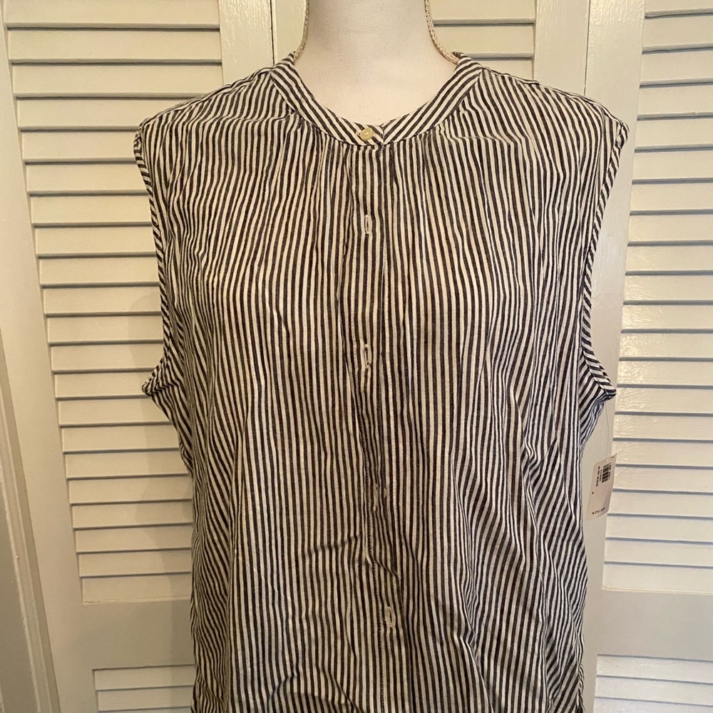 Old Navy white/navy stripe sleeveless summer top.